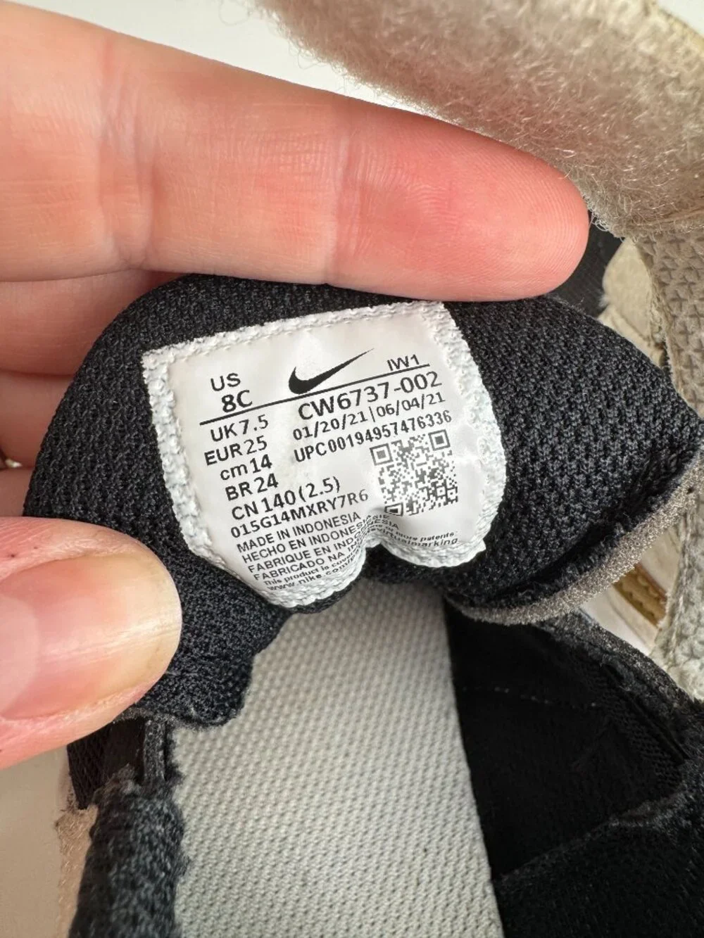 Nike Team Hustle D10 Baby Shoes Boys 8C Black White Hook and Loop Strap Leather